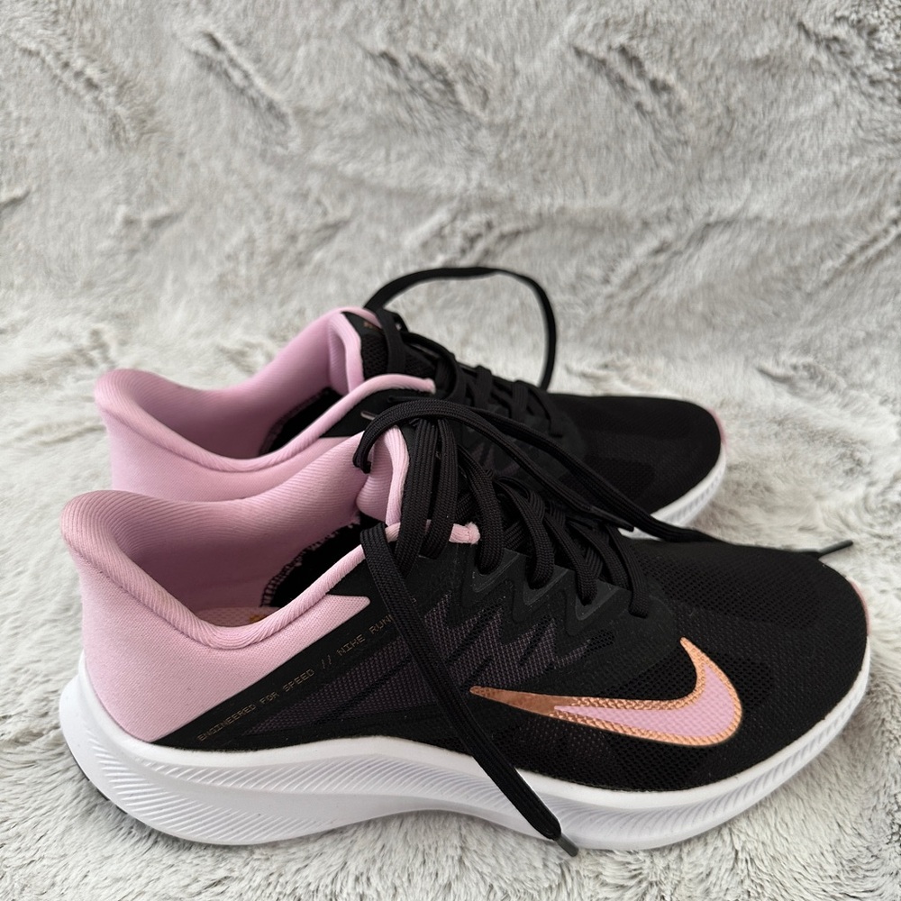Pink Nike shoes. New never worn. Womens size 6.